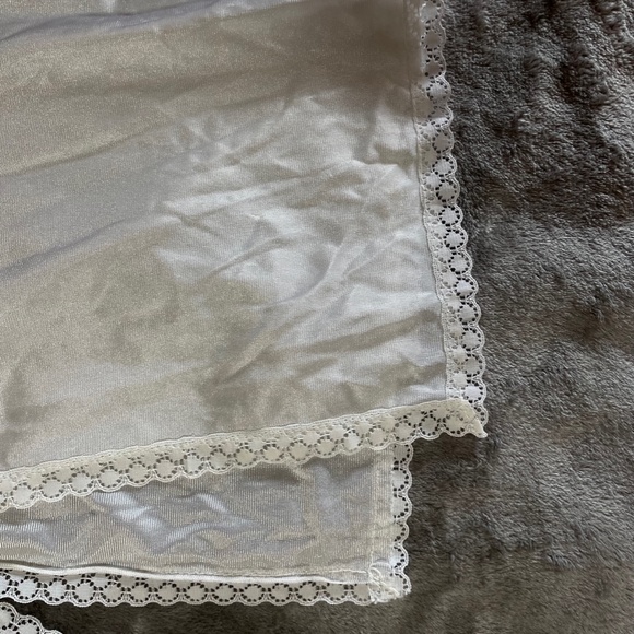 Vintage Debonaire Satin Half slip with double slits. Made in Canada. Size L - Picture 5 of 8